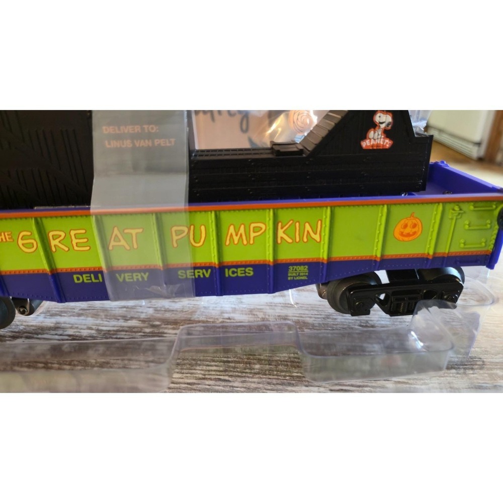 Lionel 6-37082 Peanuts Trick-or-Treat Animated Gondola O Gauge - NIB - Picture 9 of 15